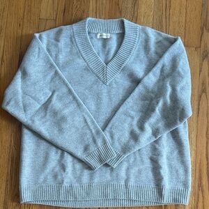 James Street Co. Women’s Gray V-Neck Sweater
